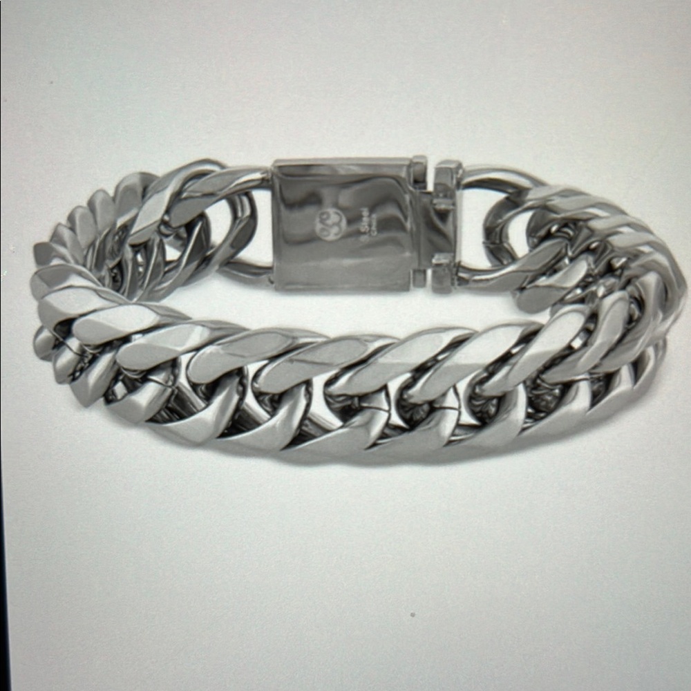Esquire curb link bracelet NWT
STAINLESS STEEL